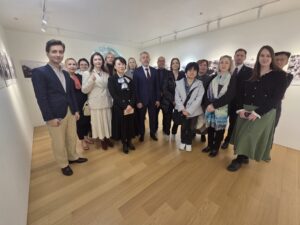 Теплая атмосфера на открытии выставки 