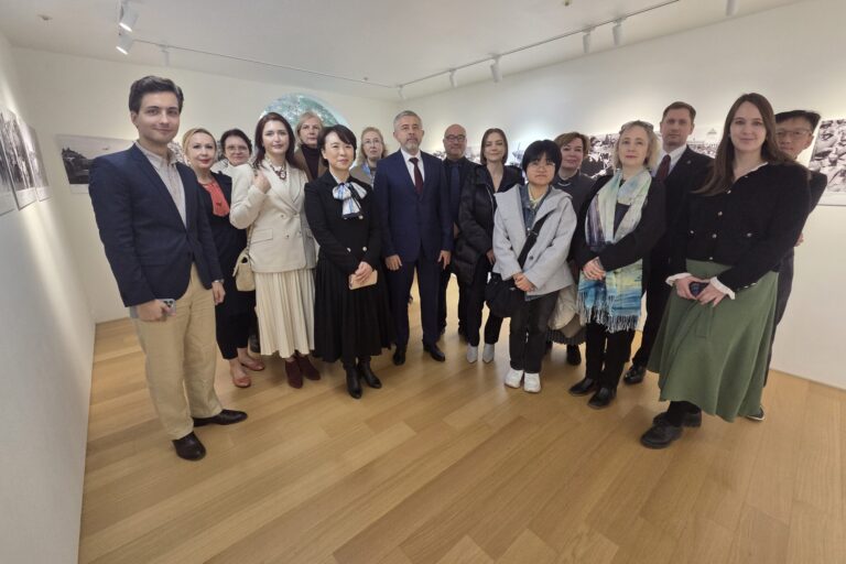 Теплая атмосфера на открытии выставки